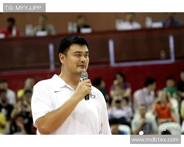 姚明与琼斯的篮球人生对话：跨越文化的友谊与挑战