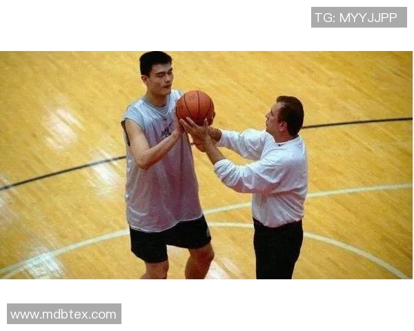 姚明亲自主持采访与球迷互动分享篮球梦想与人生感悟 姚明亲自主持采访与球迷互动分享篮球梦想与人生感悟